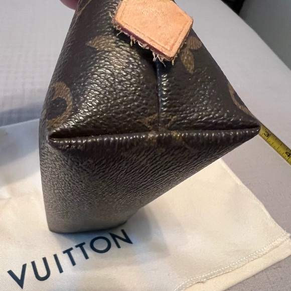 Louis Vuitton / Authentic Cosmetic Pouch - Picture 7 of 12